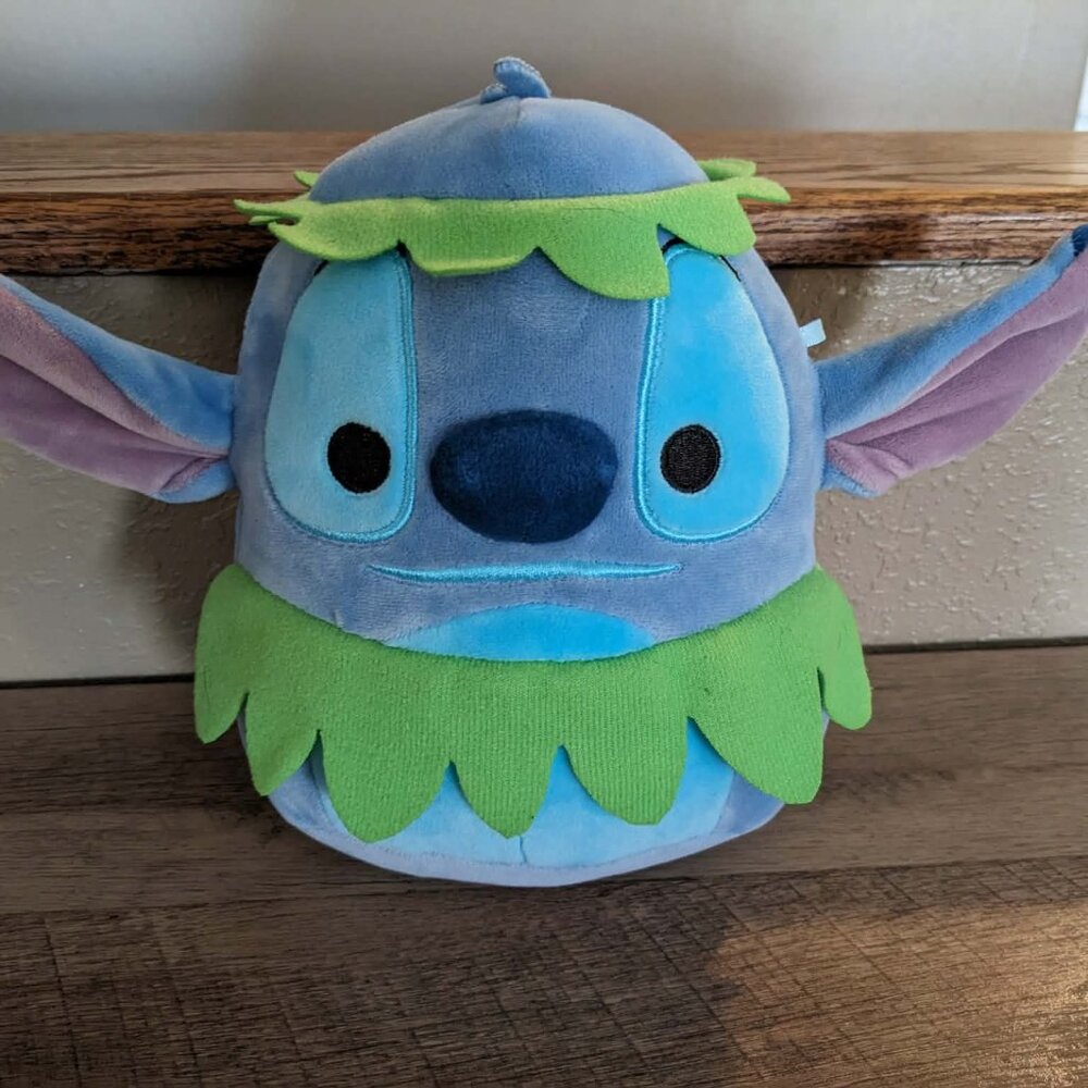Disney Stitch Hula Squishmallow 6.5 - EUC
